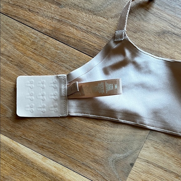 SKIMS Seamless Tan Pushup Bra Unworn - Picture 8 of 9